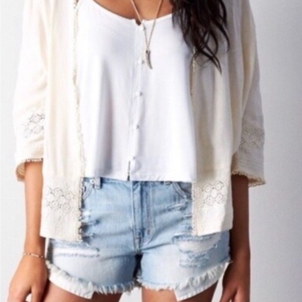 AEO/ American Eagle Outfitters Cream Crocheted Kimono Style Top
Boho. Size L
